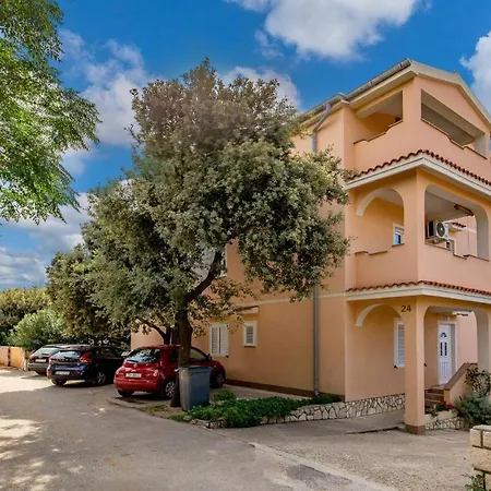 Apartman Stunning In With Wifi Mandre