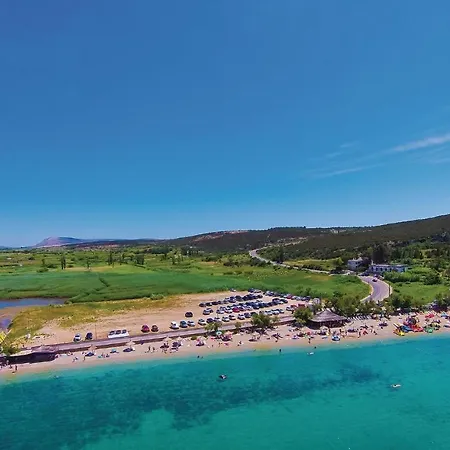 Appartement Stunning In With Wifi Mandre